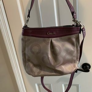 MAKE AN OFFER ON THIS COACH BAG